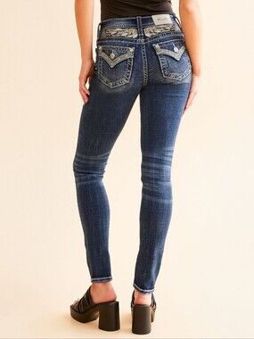 NWOT Miss Me Feather Embelished Selvedge Premium Denim Mid Rise Skinny Jeans 26